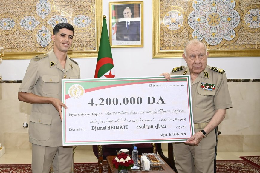 الفريق شنڨريحة يكرّم بطل العالم جمال سجّاتي    