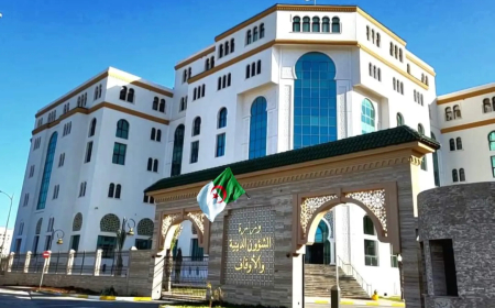 وزارة الشؤون الدينية تدعو إلى عدم الانسياق وراء المعلومات المغلوطة بشأن الشعائر الدينية في الجزائر  