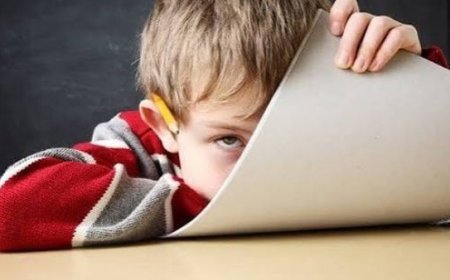 أخطاء شائعة تشتت انتباهه.. كيف تساعدين طفلك على التفوق و حب الدراسة