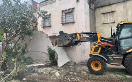 هدم 17 بناءً فوضوياً وتوسعة عشوائية بالواجهة البحرية لحي سيبوس 