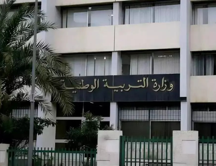وزارة التربية تكذب إصدارها لمنشورات تشير إلى حرمان الأمهات من متابعة شؤون أبنائهن في المؤسسات التربوية