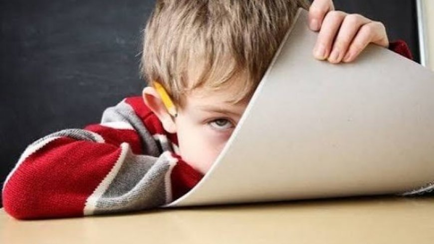 أخطاء شائعة تشتت انتباهه.. كيف تساعدين طفلك على التفوق و حب الدراسة