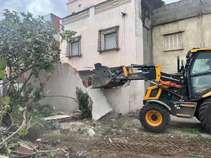 هدم 17 بناءً فوضوياً وتوسعة عشوائية بالواجهة البحرية لحي سيبوس 